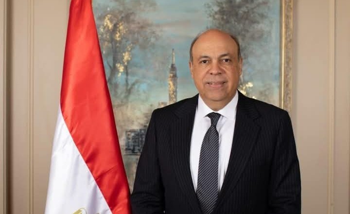 وزير الطيران يلغي كارت الجوازات الورقي بالمطارات المصرية